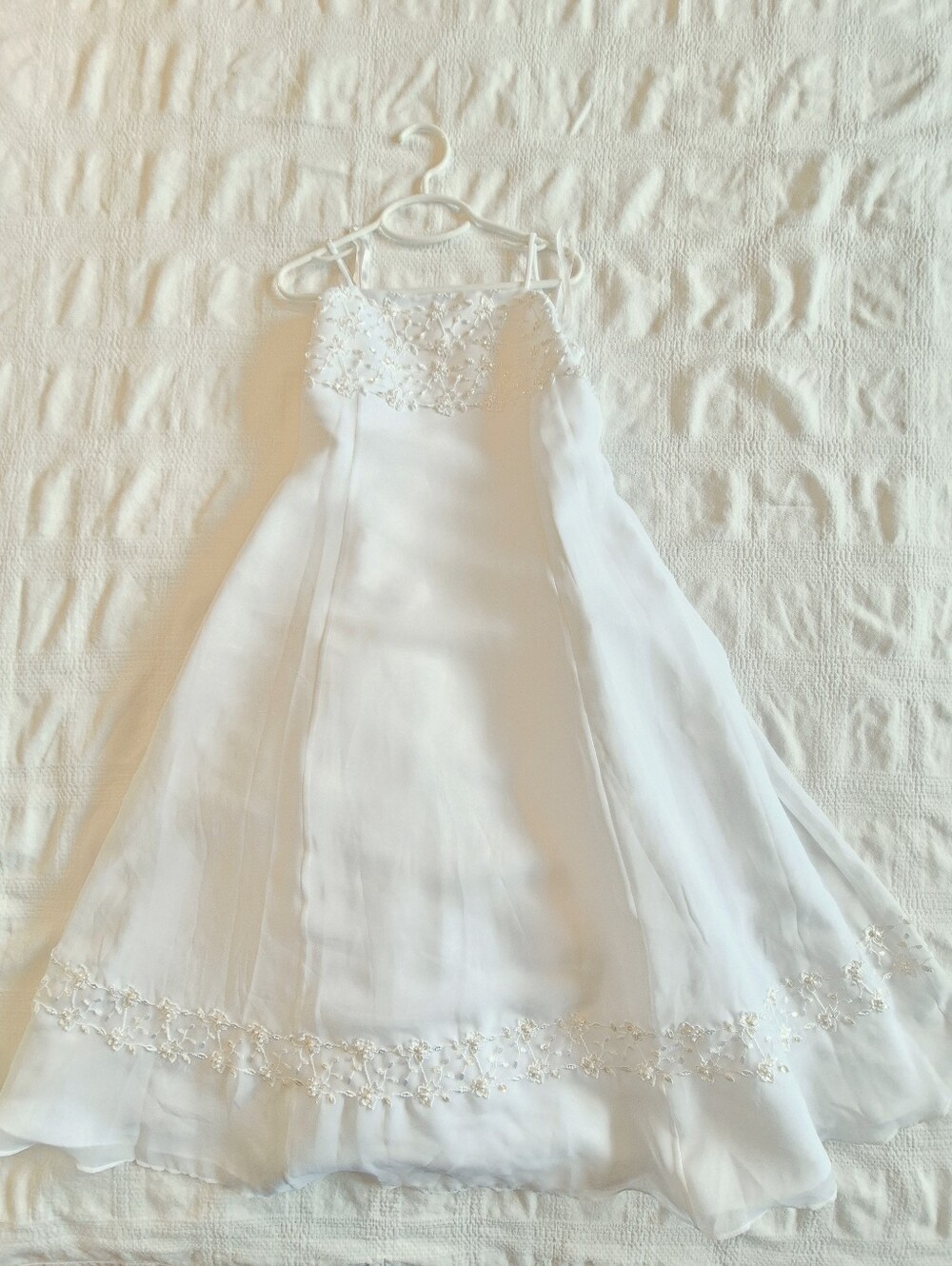 David's Bridal girls size 6 sleeveless flower girls dress needs cleaning GUC